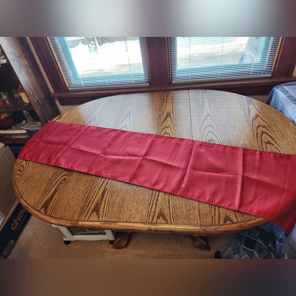 🏖Elegant Red Table Runner
